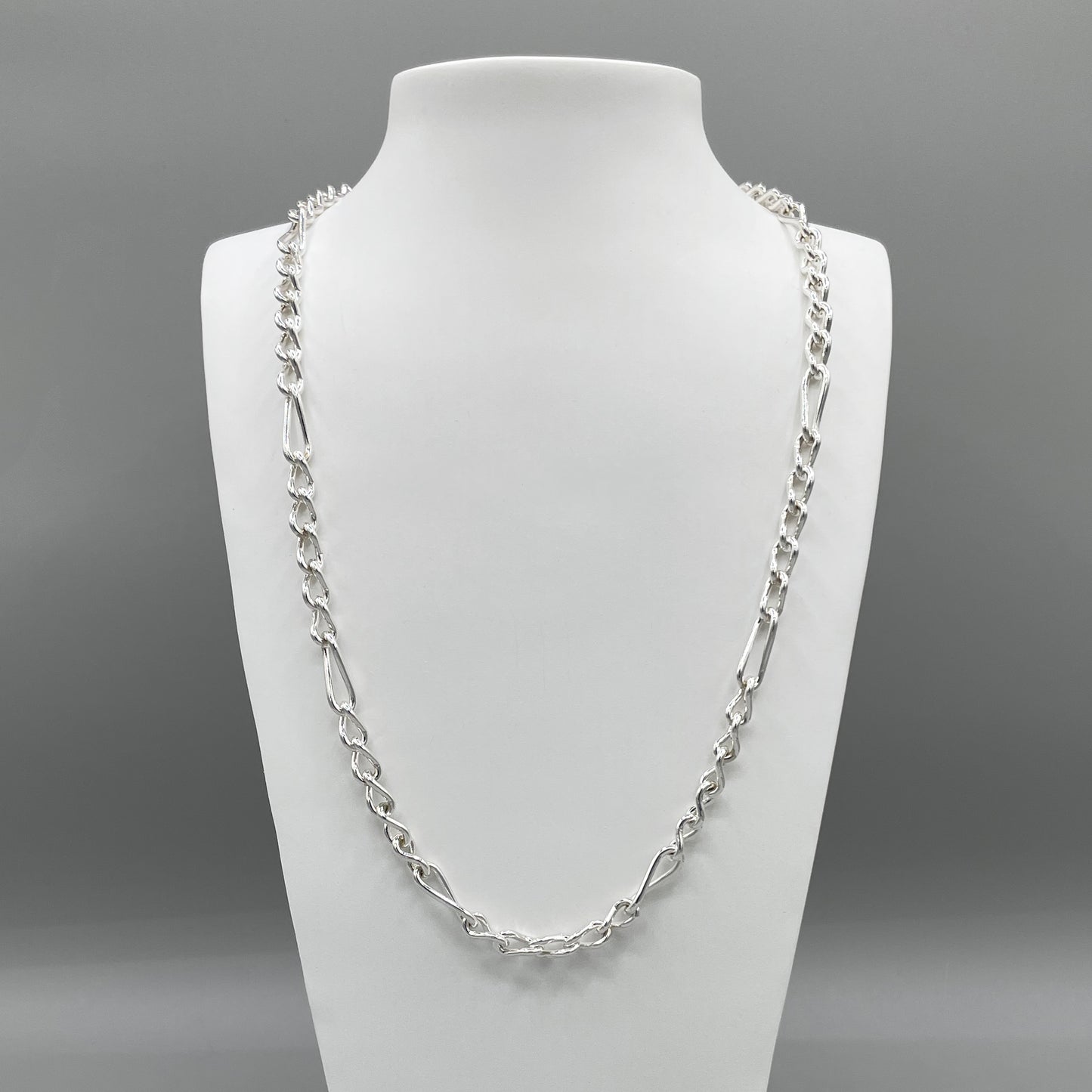 A photo of the Armoni chain displayed on a white bust in front of a grey background.