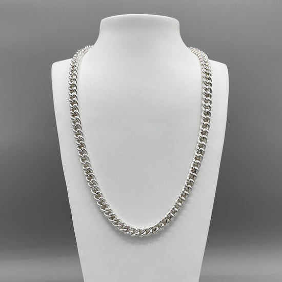 A photo of the Curb chain displayed on a white bust in front of a grey background.