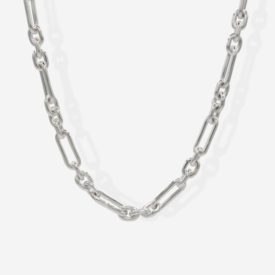 Makarios chains are simple and stylish, made with a pattern of three smooth, squared oval links separating long, smooth oval links.