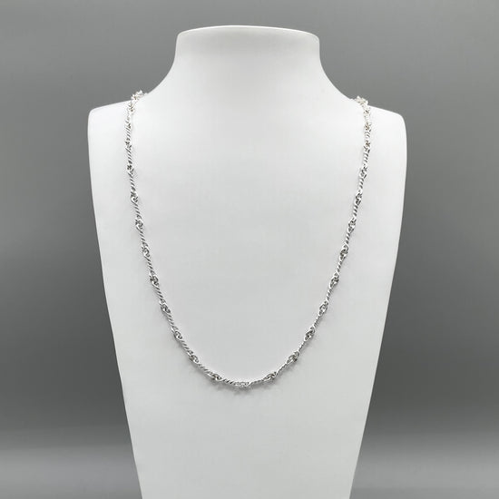 A photo of the Nautical chain in fine silver, on a white bust in front of a grey background.